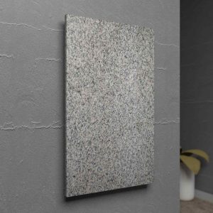 Infrarotheizung Natursteinheizung Granit feinschliff des Herstellers eurotherm an Wand montiert in Ambiente.