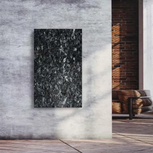Infrarotheizung Natursteinheizung Blue Pearl poliert des Herstellers eurotherm an Wand montiert in Ambiente.