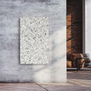 Natursteinheizung Bethel White als heller Wandakzent in einem Loft mit Sichtbeton und Ziegelwand – Luxuswärme