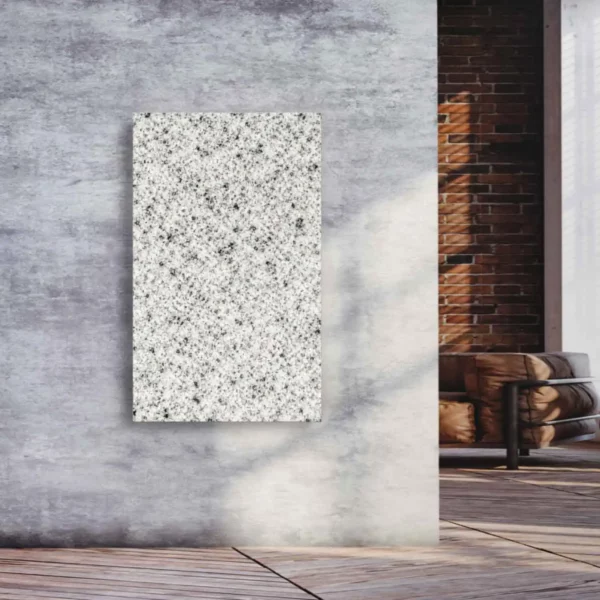 Natursteinheizung Bethel White als heller Wandakzent in einem Loft mit Sichtbeton und Ziegelwand – Luxuswärme