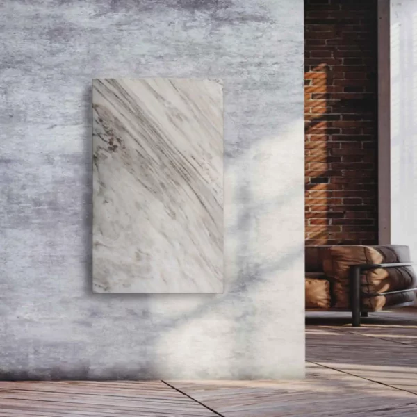 Natursteinheizung Palisandro als eleganter Wandakzent in einem Loft mit Sichtbeton und Ziegelwand – Luxuswärme