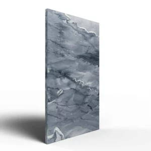 Natursteinheizung Valentina Grey aus grauem Marmor, schräge Frontansicht – Luxuswärme
