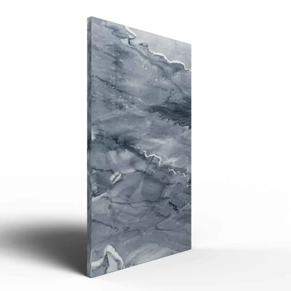 Natursteinheizung Valentina Grey aus grauem Marmor, schräge Frontansicht – Luxuswärme